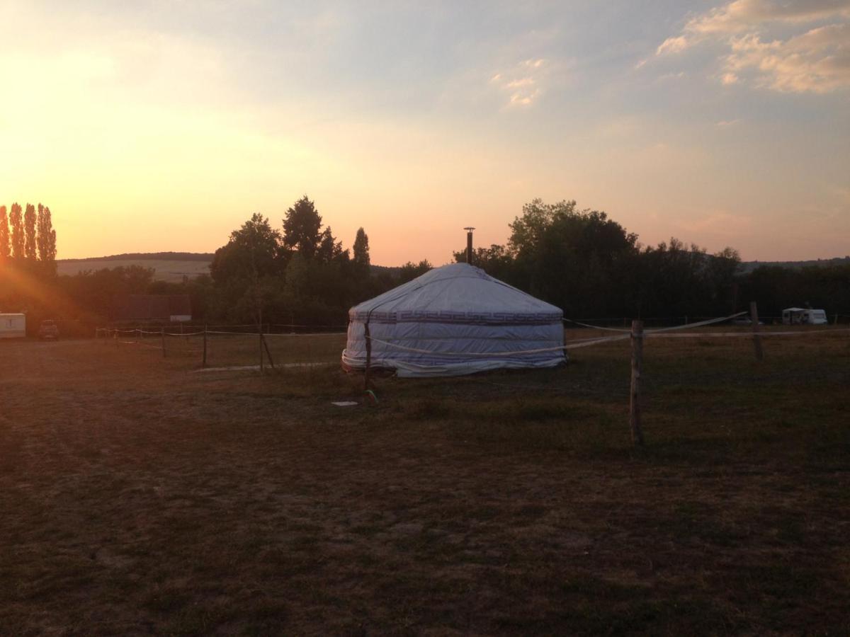 Yourte Mongole Saint-Léger-sur-Dheune Dış mekan fotoğraf